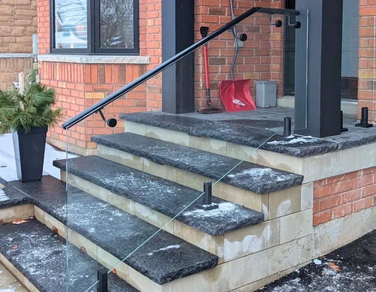 FrontPorch-GrabRail-Integrated-900x701-1.webp