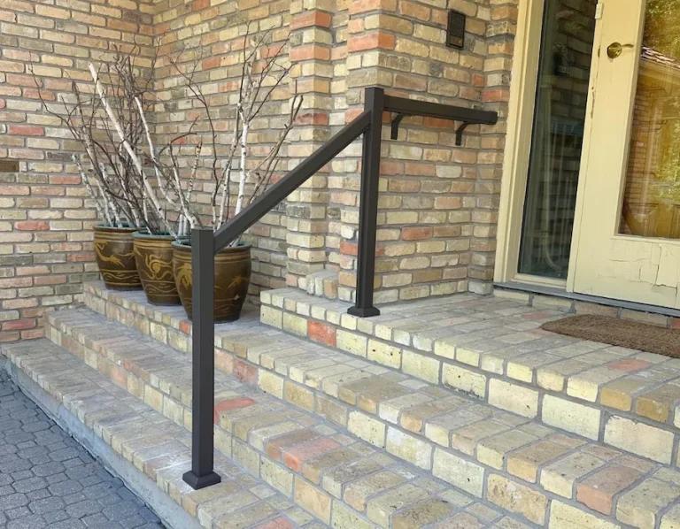 FrontPorch-GrabRail-Integrated-900x701-6.webp