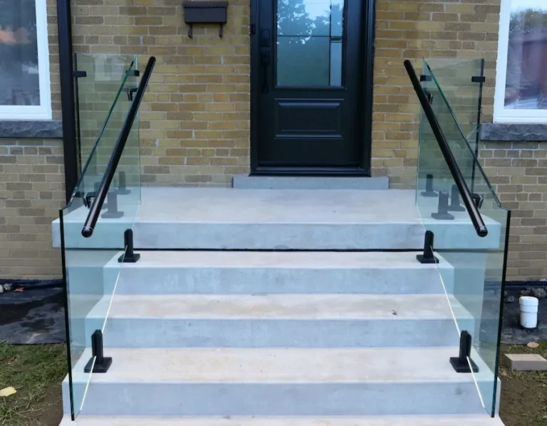 FrontPorch-GrabRail-Integrated-900x701-8.webp