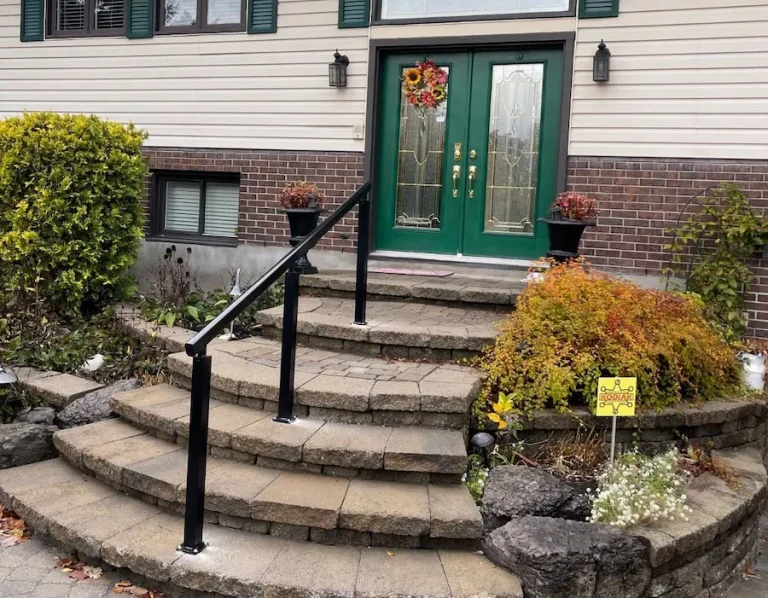 FrontPorch-GrabRail-Standalone-900x701-1.webp