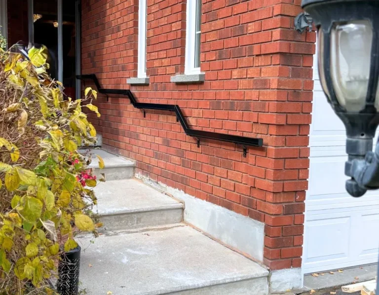 FrontPorch-GrabRail-WallMounted-900x701-1.webp