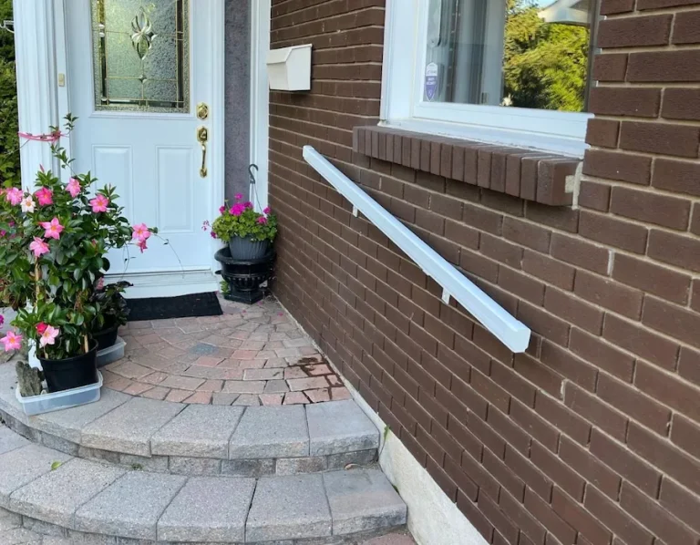 FrontPorch-GrabRail-WallMounted-900x701-2.webp